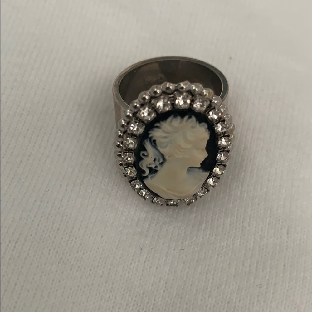 Cameo ring
